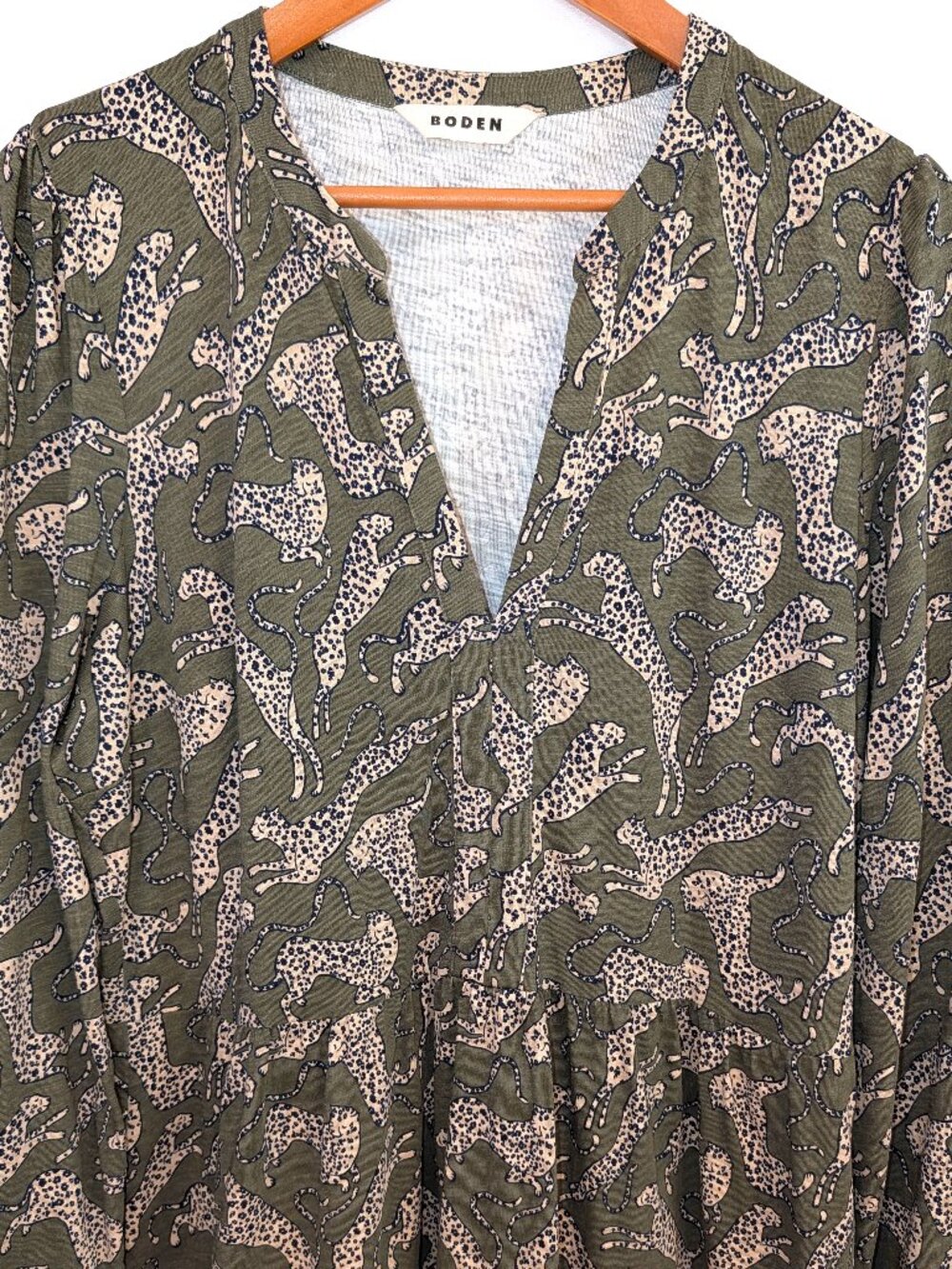 Boden | Woodland Leopard Print Naomi Relaxed Jersey Dress Green | Size 16-18* - Picture 8 of 16
